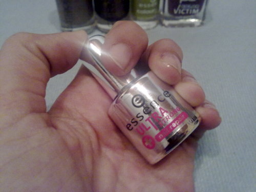 Essence Ultra Strong